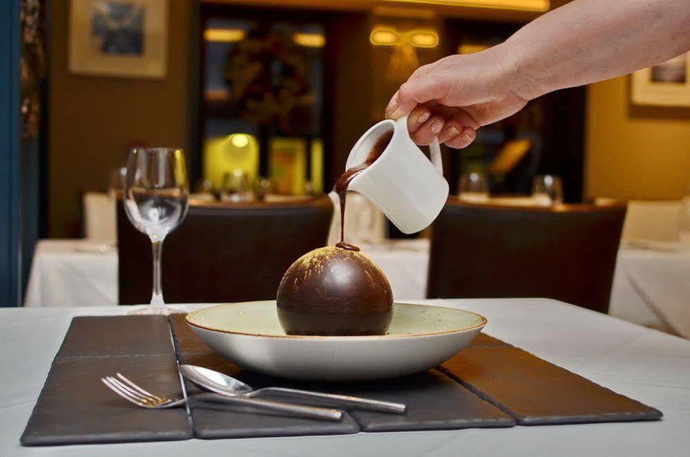 Zuni Restaurant & Boutique Hotel คิลเคนนี ภายนอก รูปภาพ